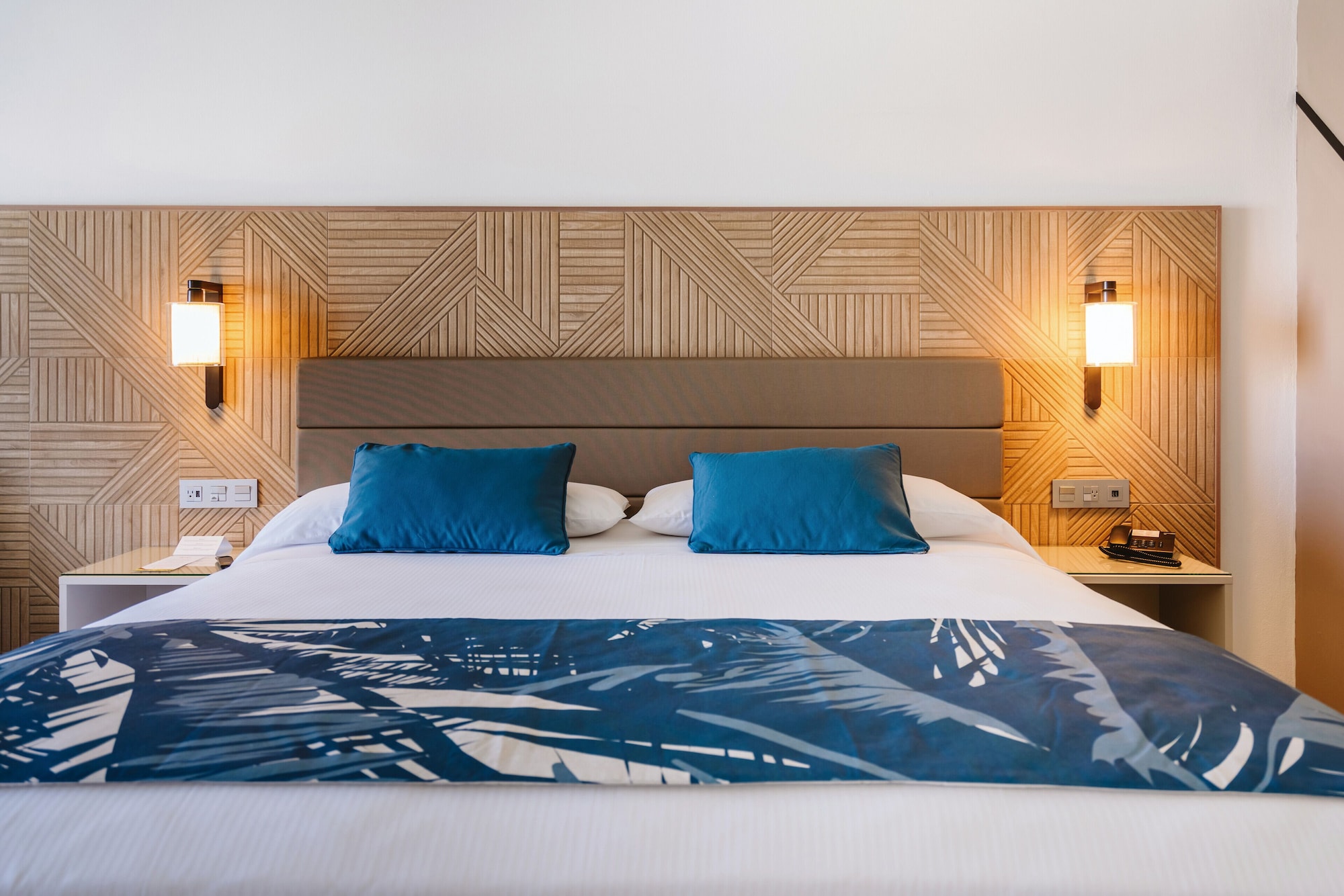 ROOM, DOUBLE BED, SEA VIEW