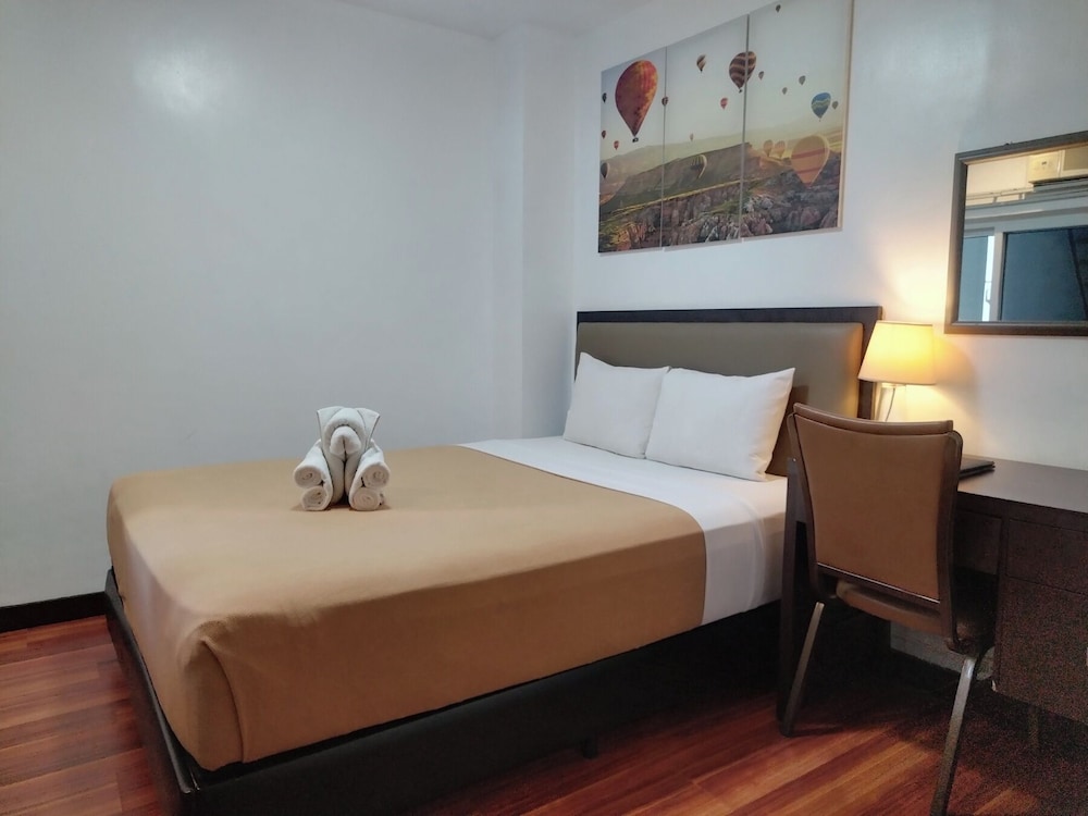 STANDARD, QUEEN BED