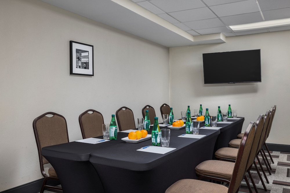 Four Points by Sheraton Greensboro Airport 50/63