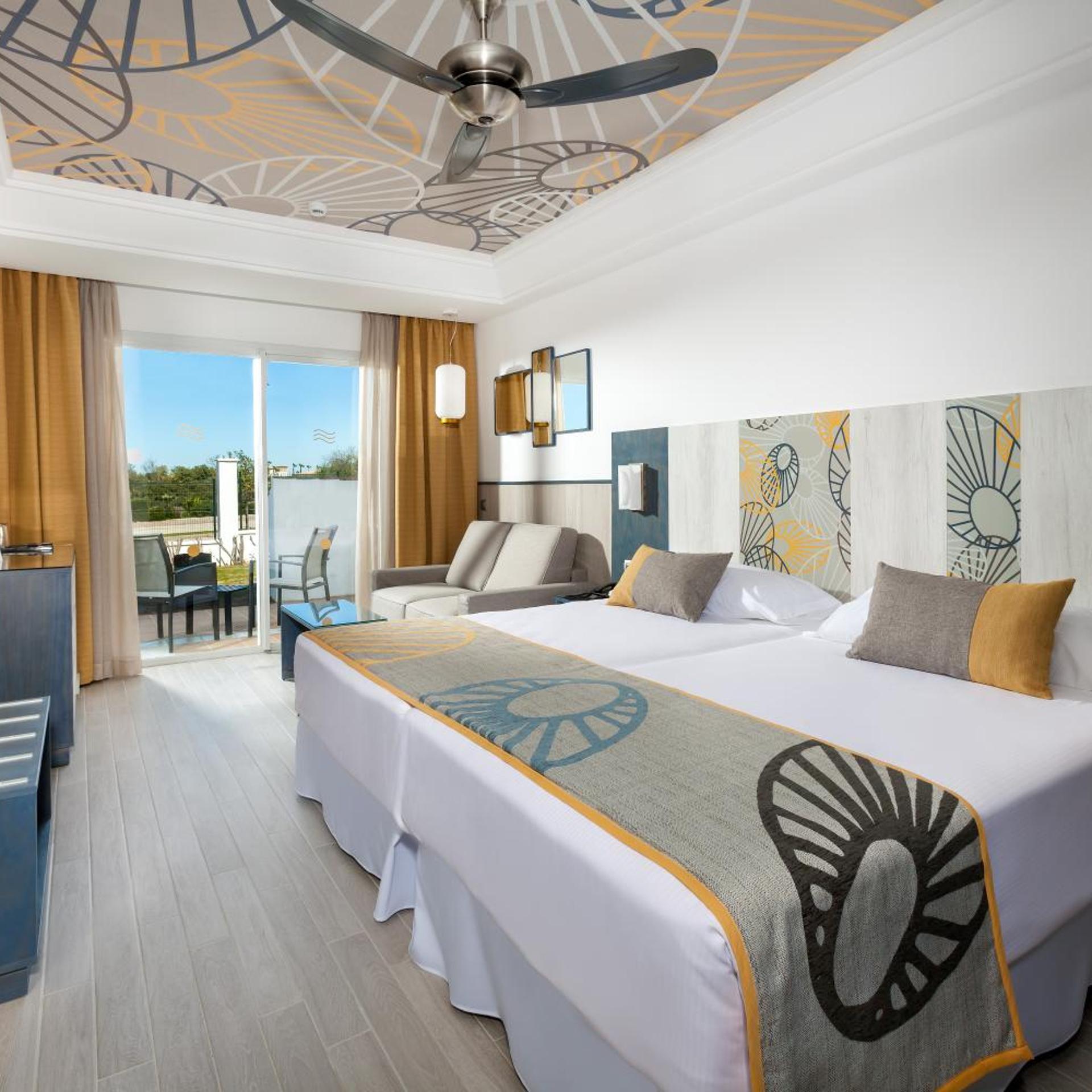 غرفة بسرير مزدوج بشرفة، Riu Chiclana 6/8