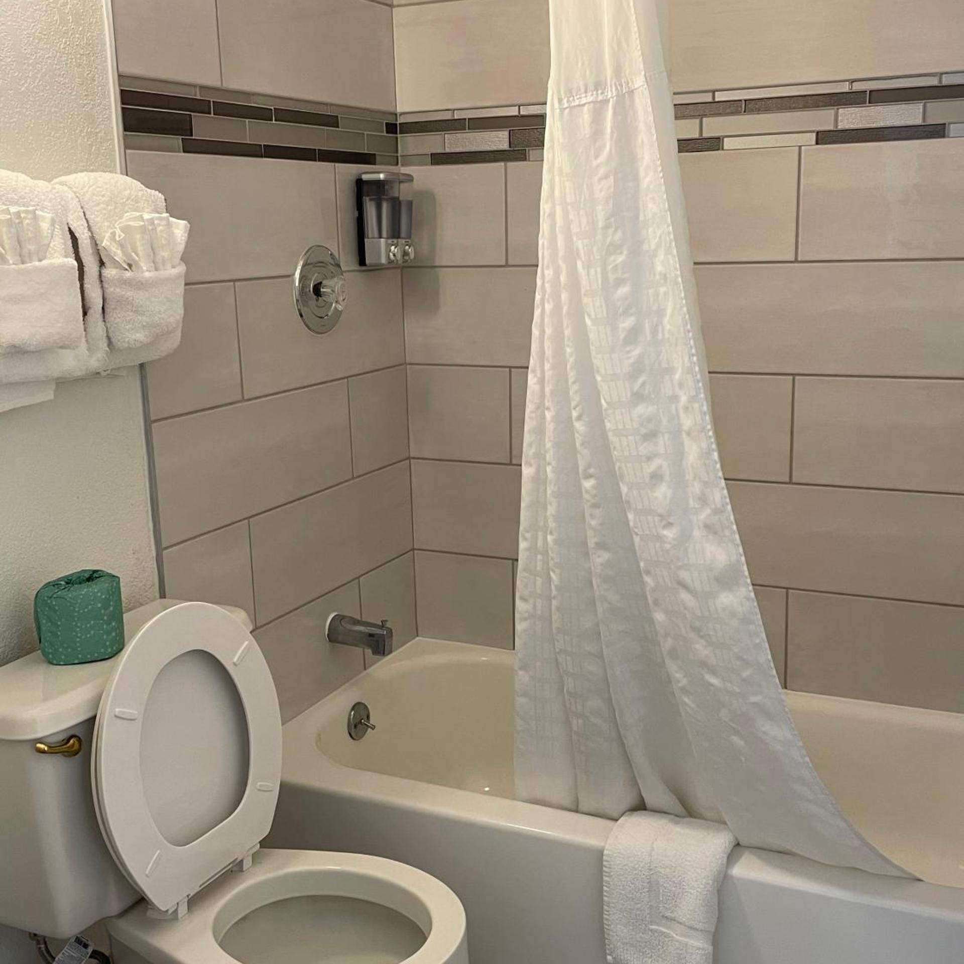 Tricove Inn and Suites 35/36