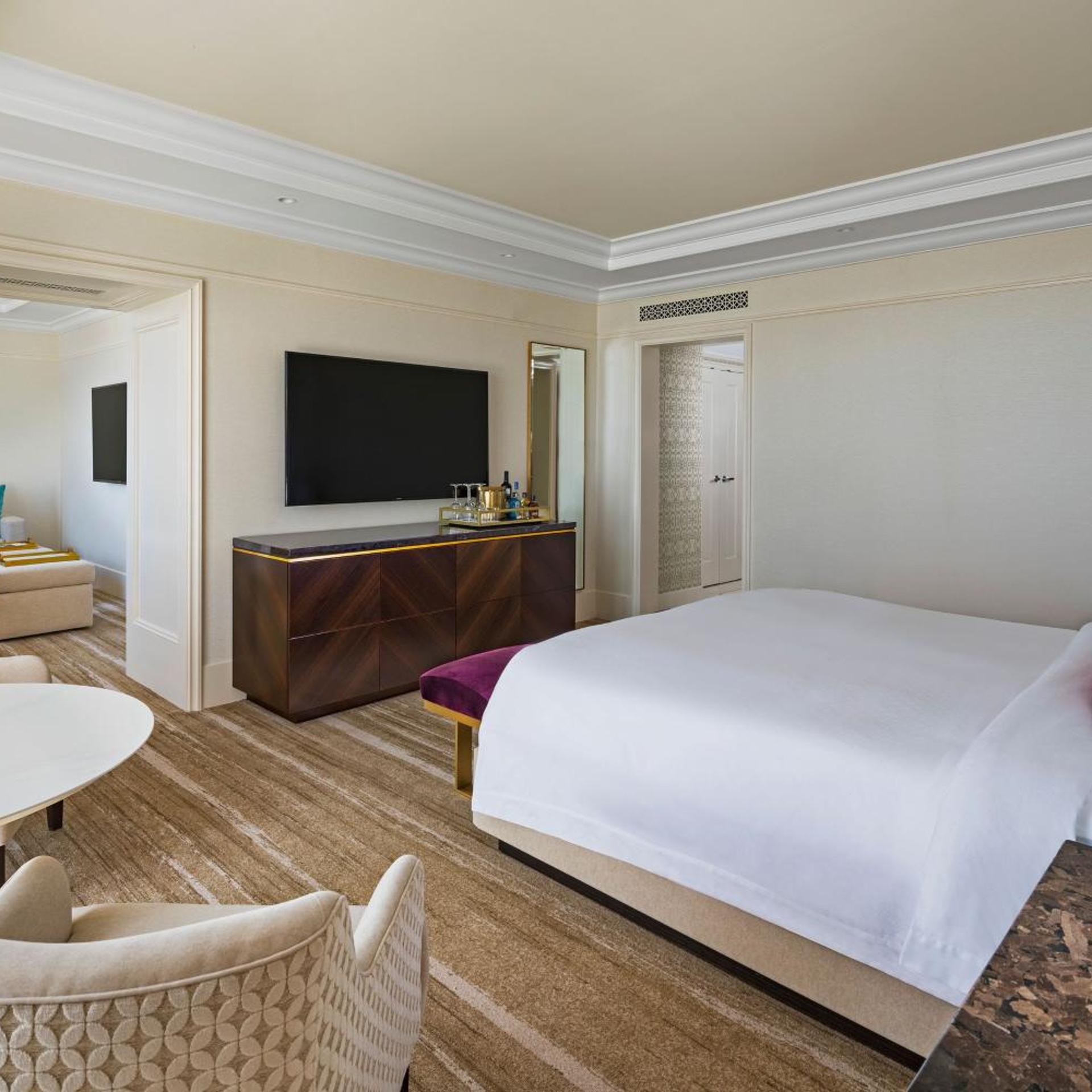 1 Bedroom, Metropolitan, Suite, King Bed, Balcony
