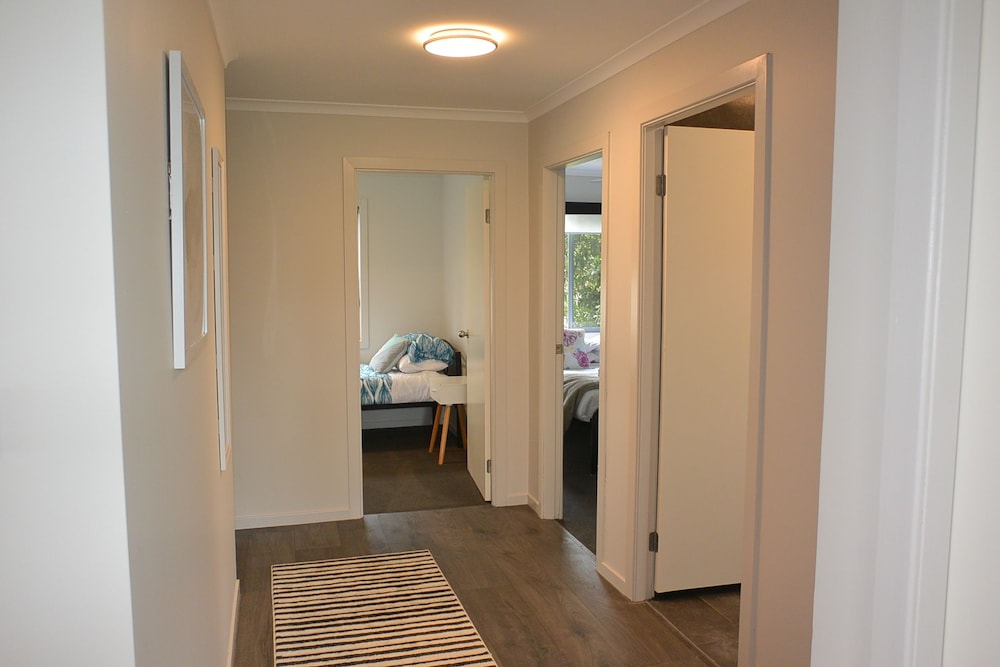 DUNGOWAN HOLIDAY ACCOMODATION 27/75