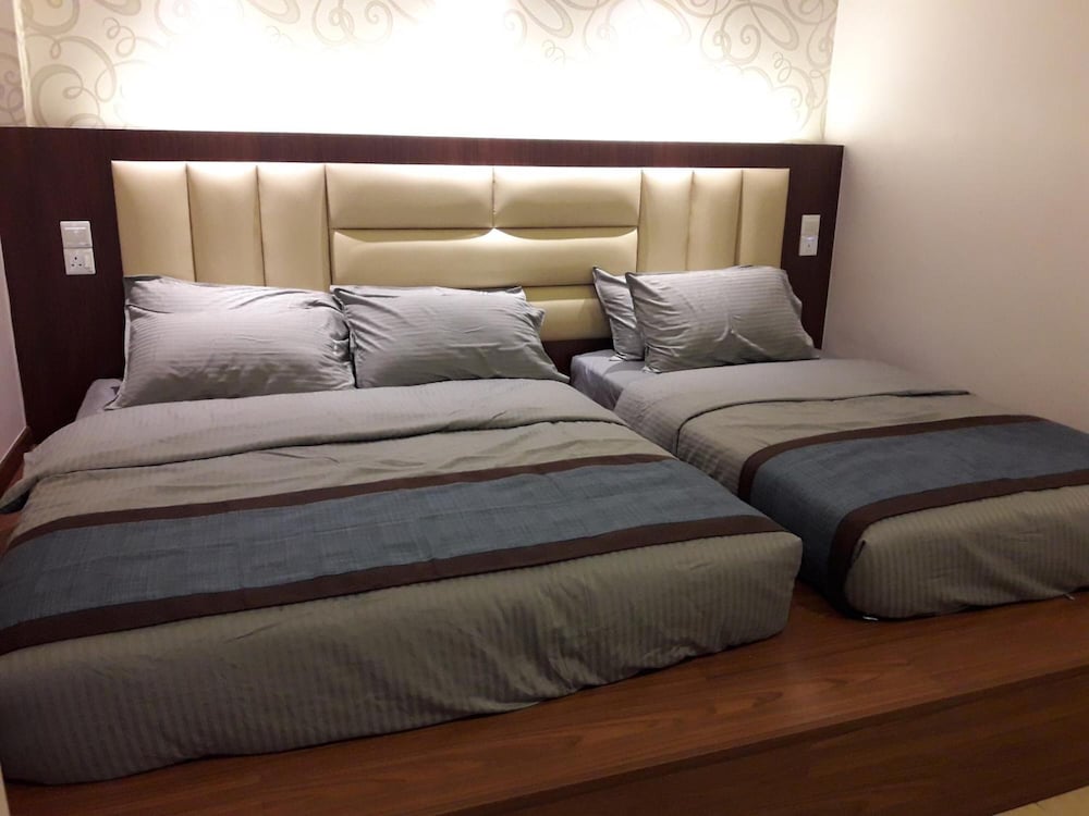 De Benz Inn 18/33