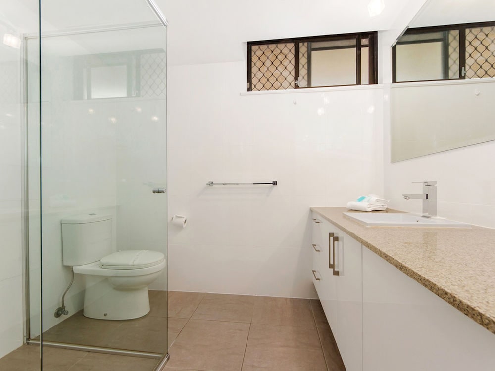 BEST WESTERN BROADBEACH TRAVEL INN APARTMENTS 65/70