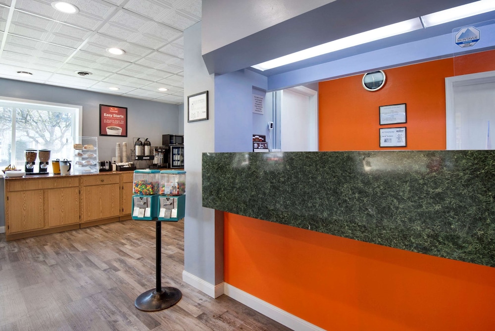 Econo Lodge Cortland Downtown NY 5/30