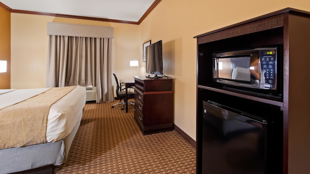 Best Western Granbury Inn & Suites 16/36