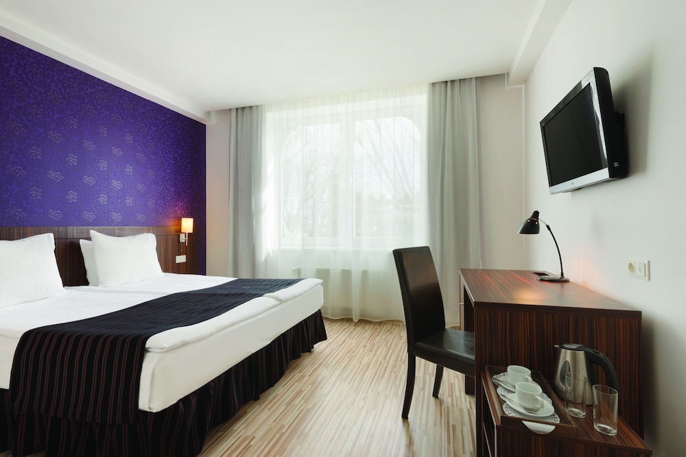 COMFORT, DOUBLE OR TWIN BED