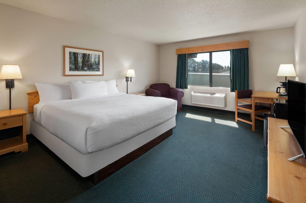 Shell Lake Lodge, a Travelodge by Wyndham 23/55