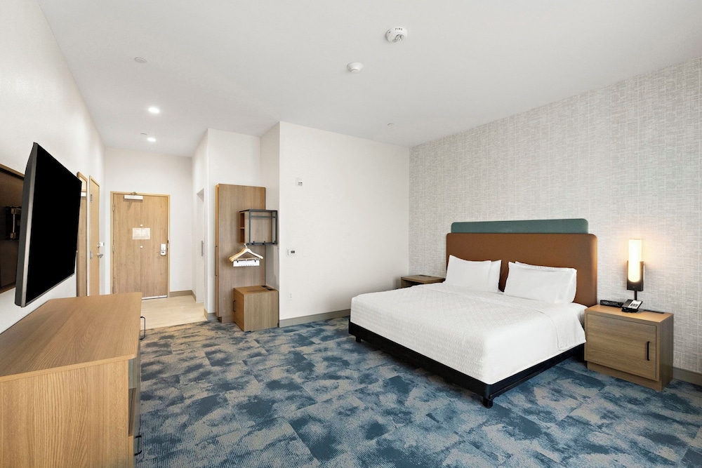 Hampton Inn by Hilton Ontario Airport 14/36
