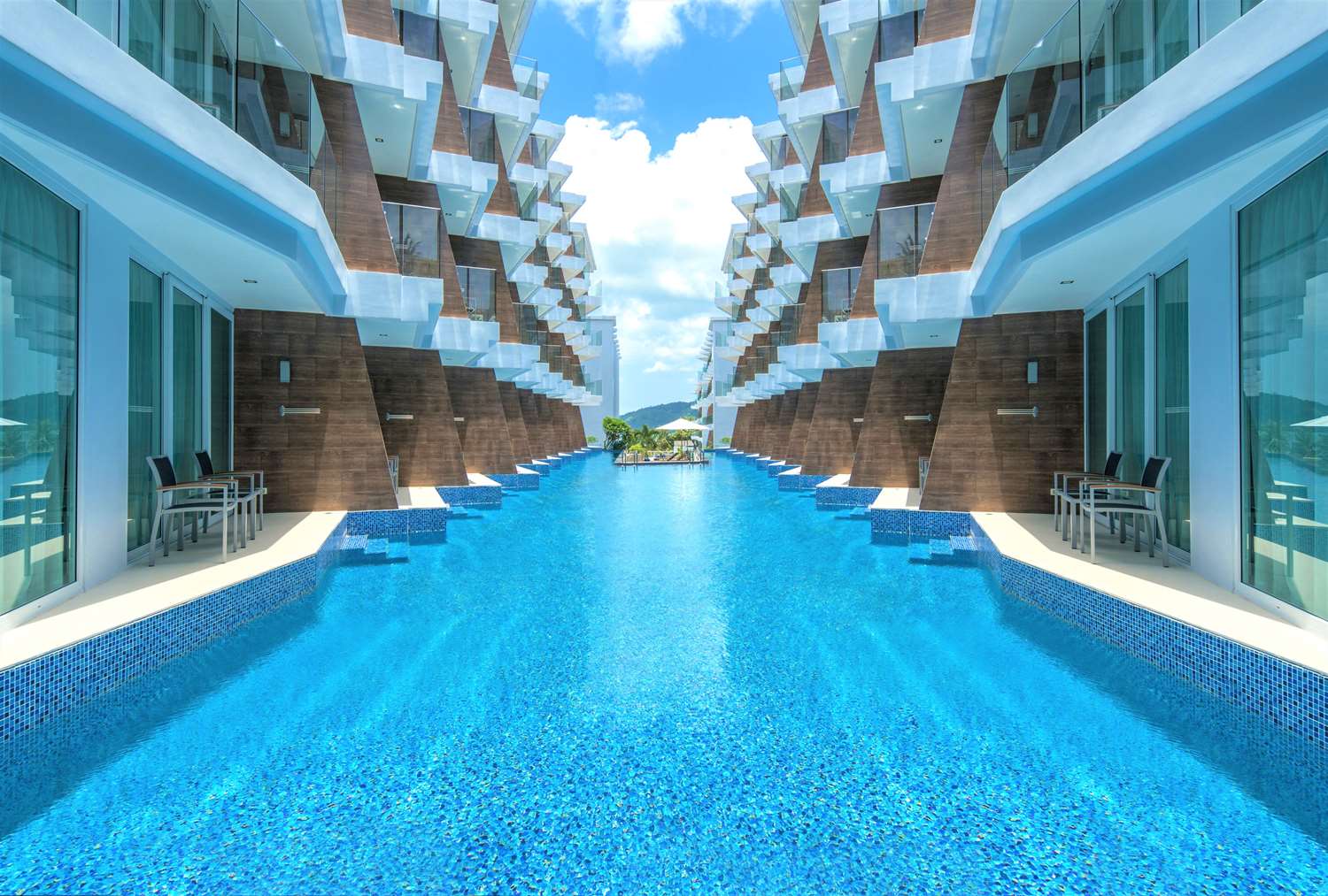The Beachfront Hotel Phuket 17/19