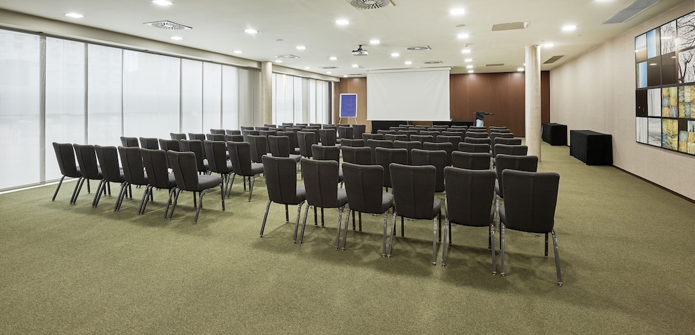Hyatt Regency Barcelona Tower 71/82