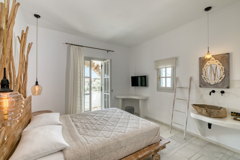 PREMIUM, PARTIAL SEA VIEW