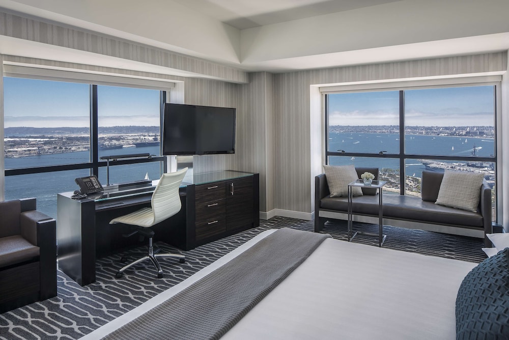 Manchester Grand Hyatt San Diego 40/70