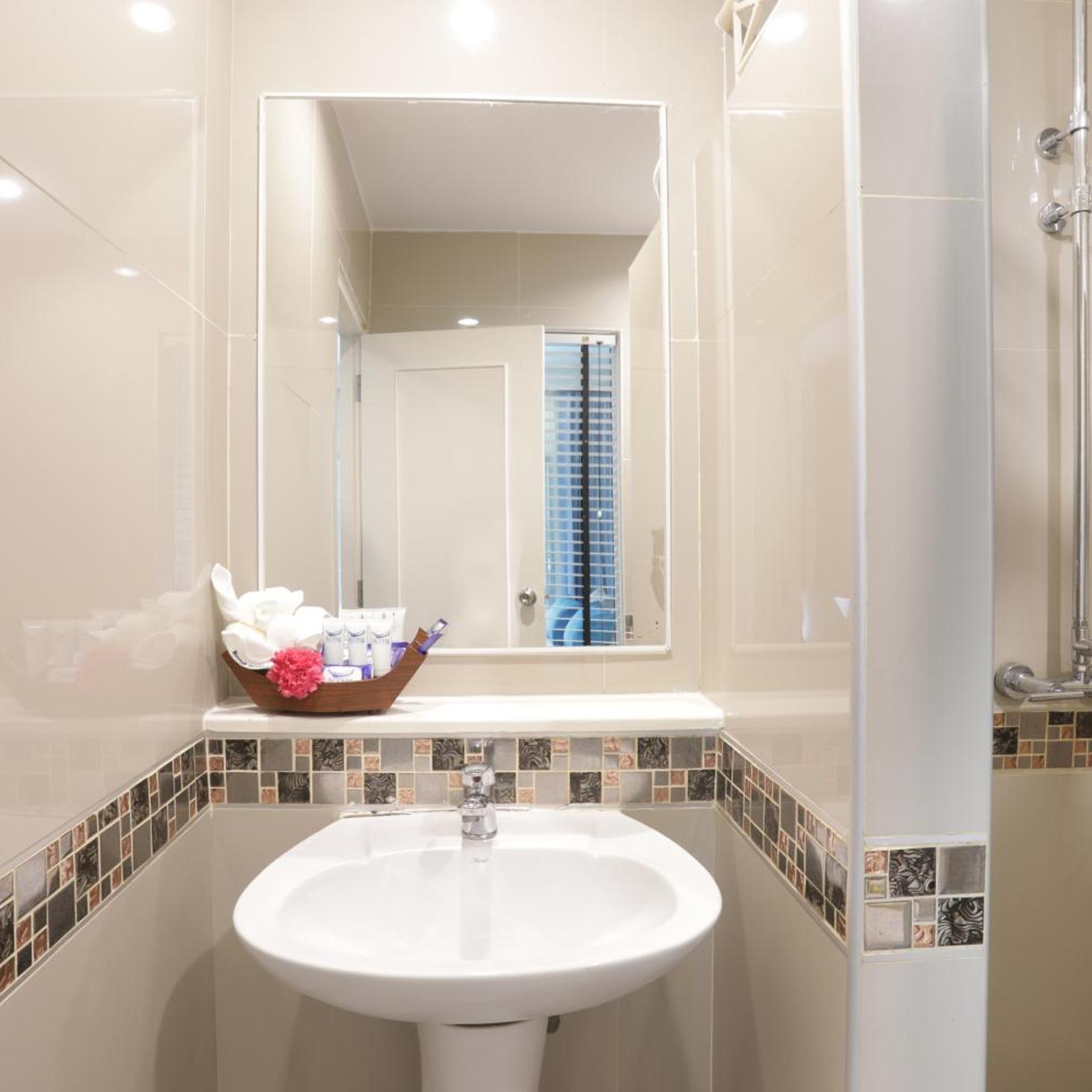 Tuana Hotels Brook Pool Access 49/50