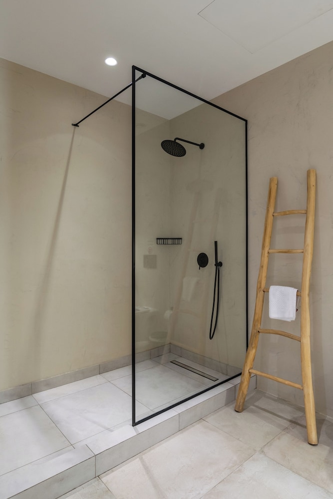 Arco Solium Suites 26/48