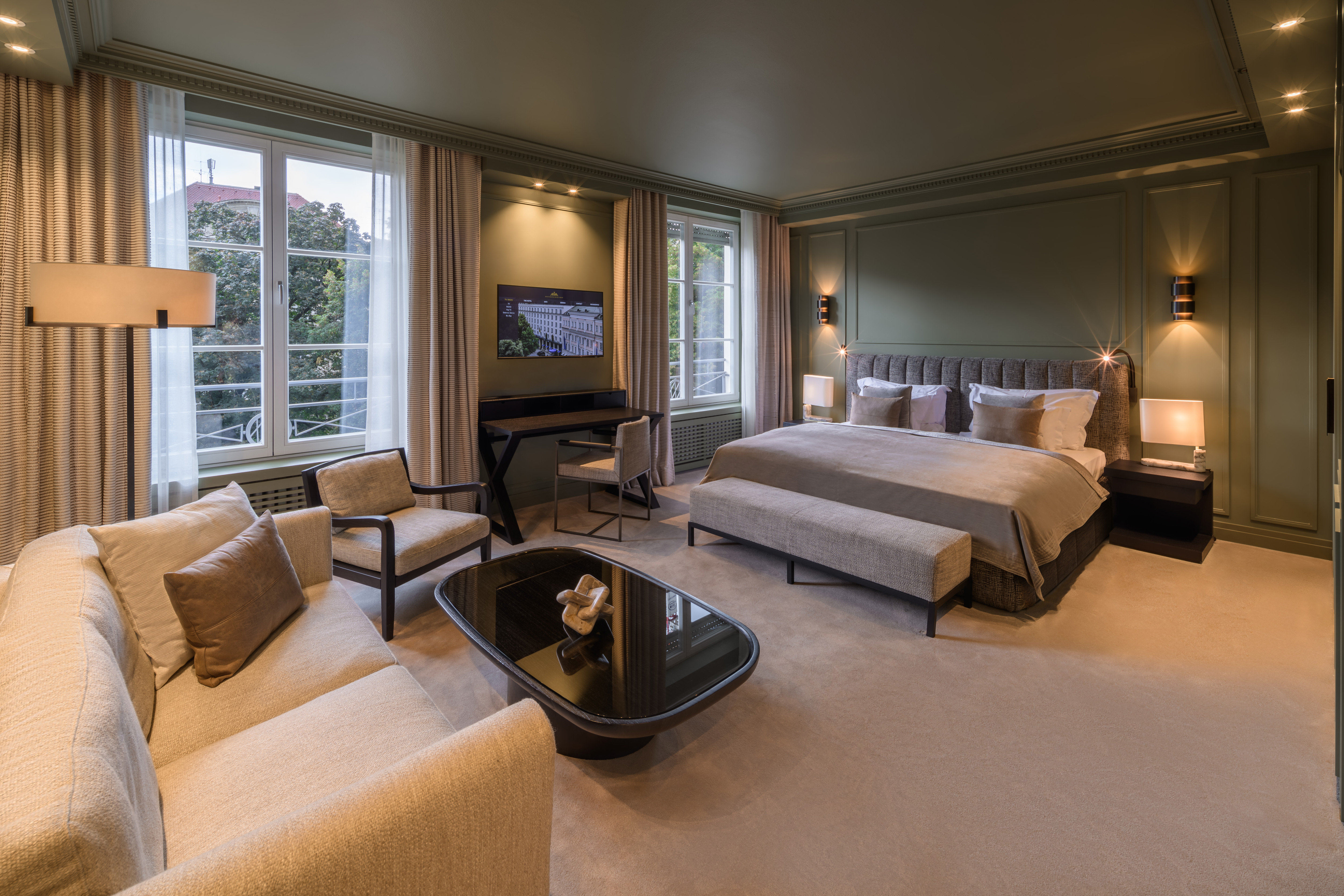 DELUXE, DOUBLE BED