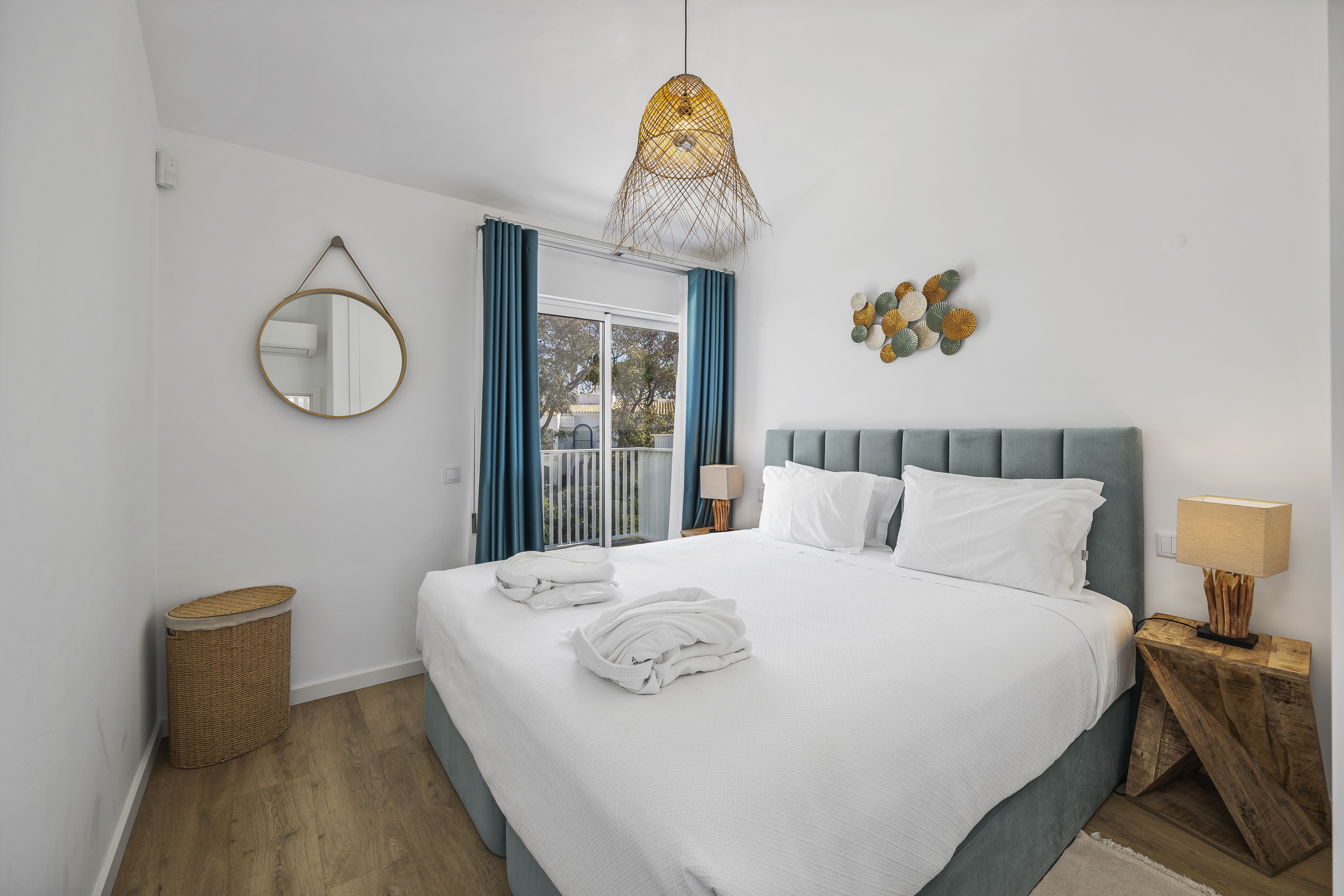 Deluxe, Town House