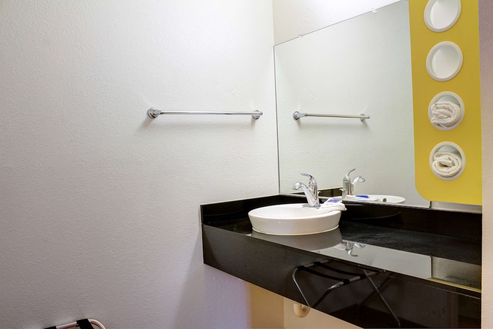 Motel6 Bishop, CA 28/33