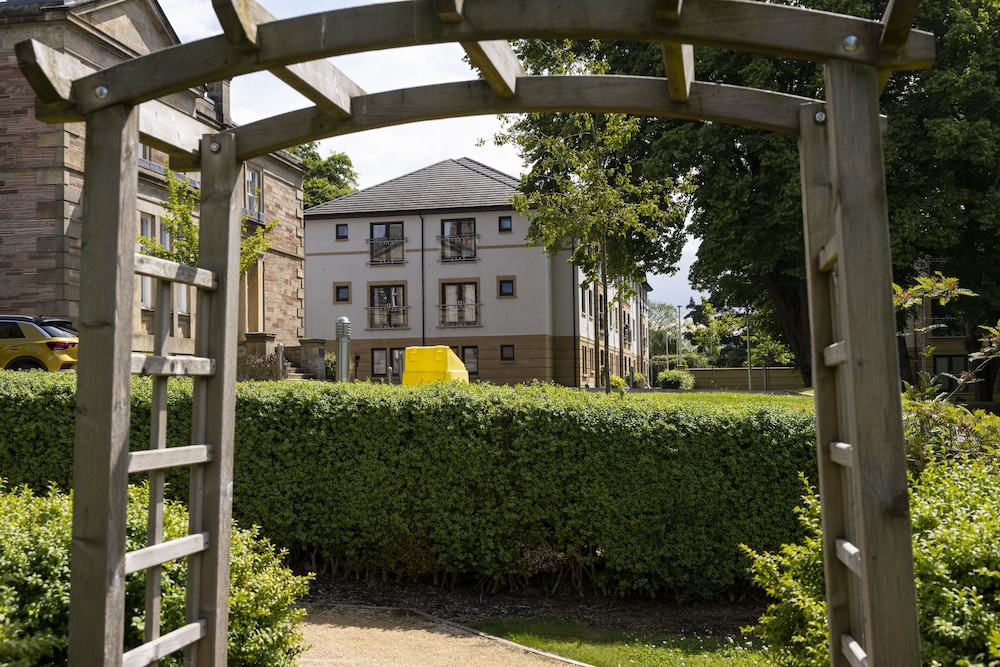 Inverness City Suites 43/50