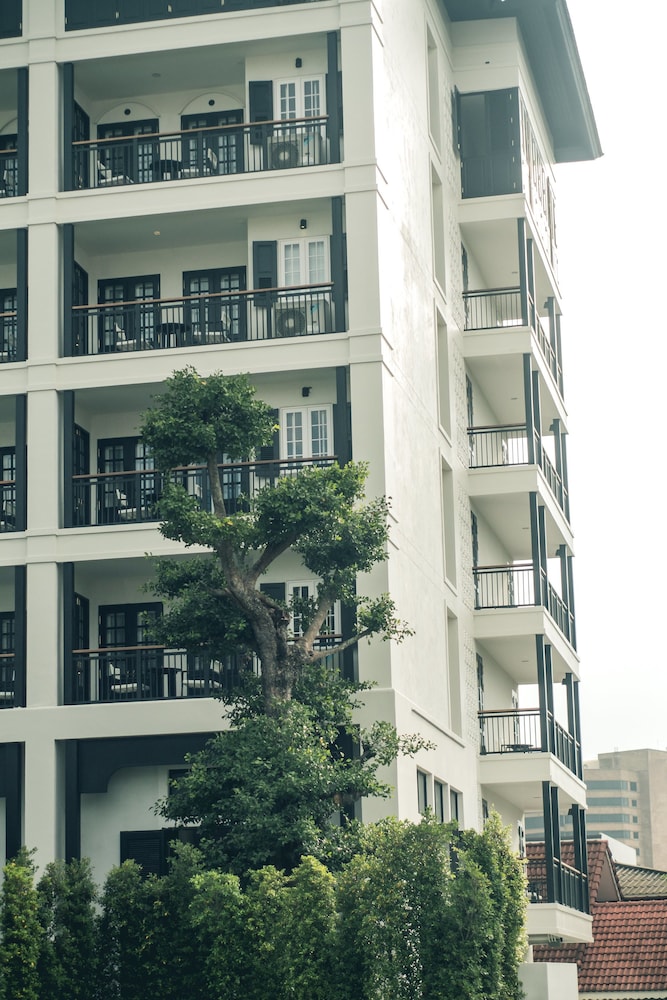 Buri Siri Hotel 11/71