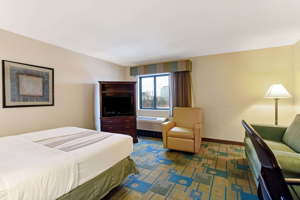 La Quinta Inn & Suites by Wyndham Boston Somerville 22/52