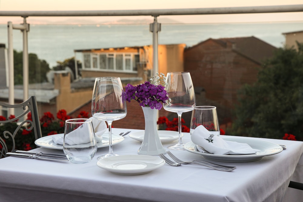 Almina Hotel 33/44
