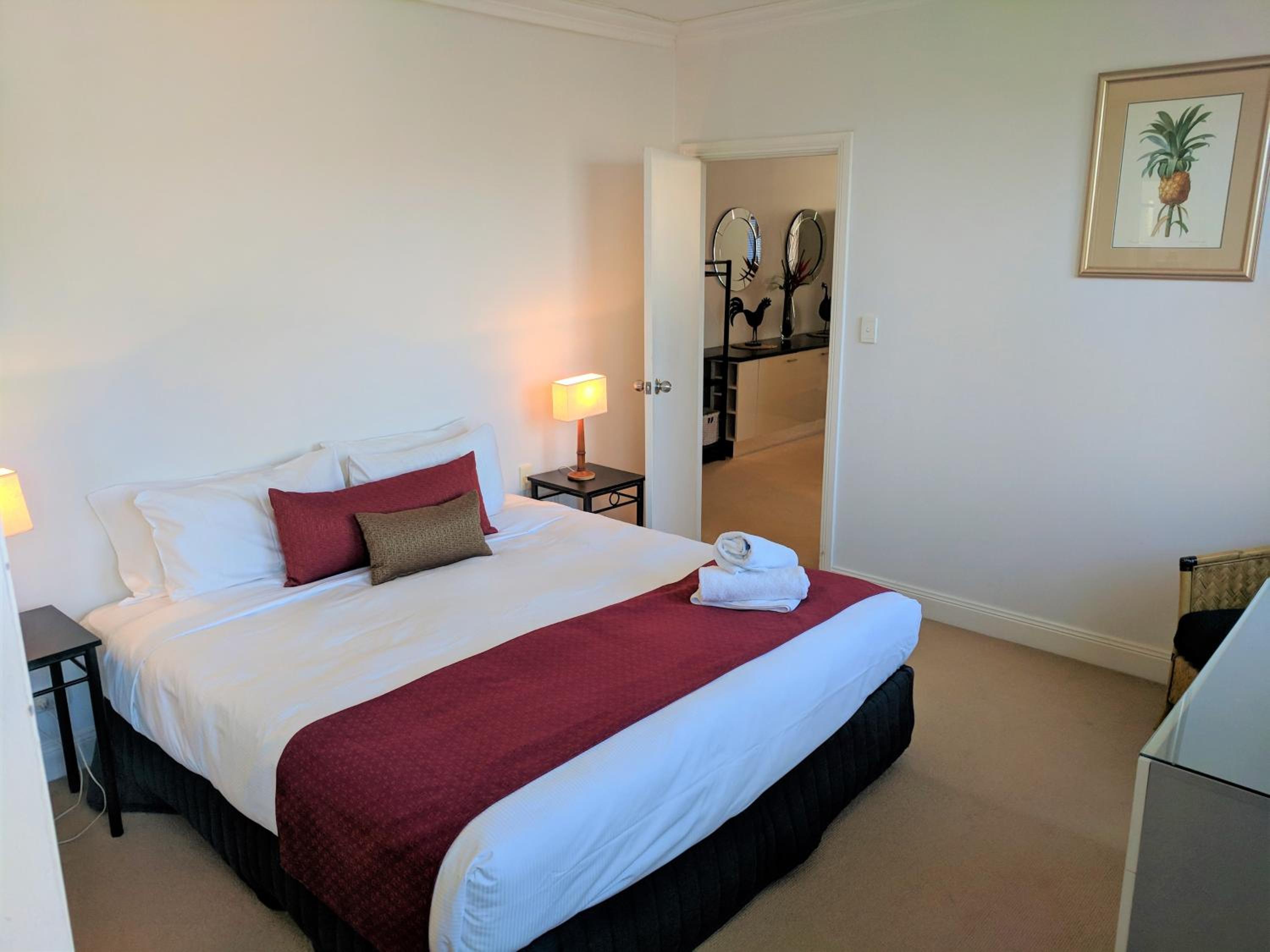 1 Bedroom, Apartment, Twin Beds, King Bed, Sofa