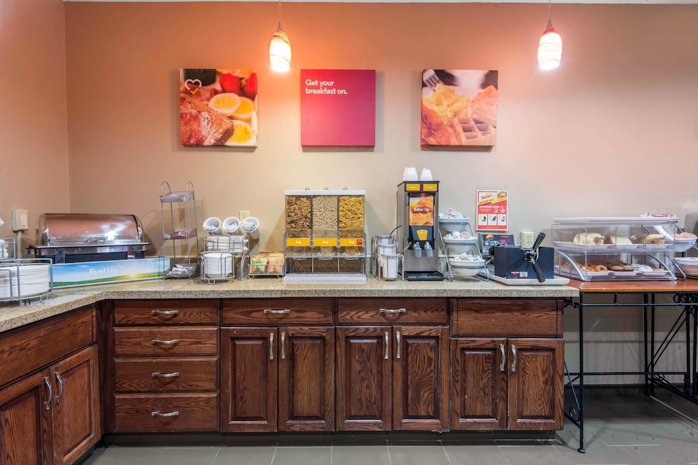 Comfort Suites Rochester Henrietta University Area 33/40