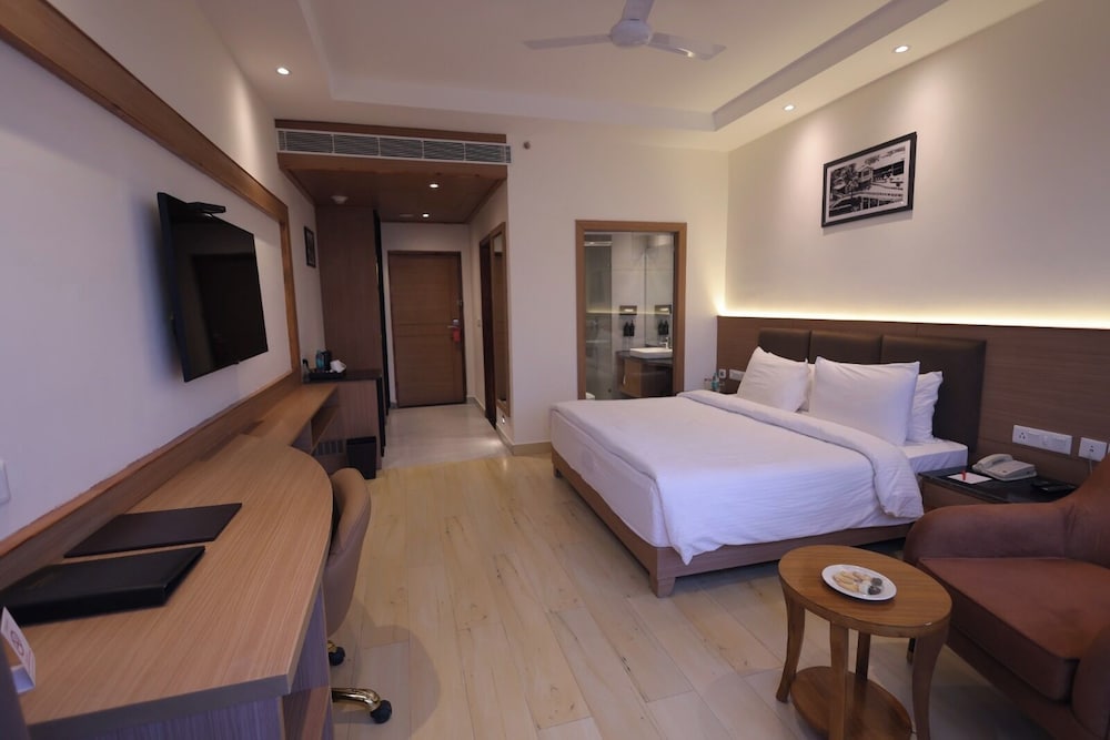 Ramada By Wyndham Mussoorie Mall Road 9/48