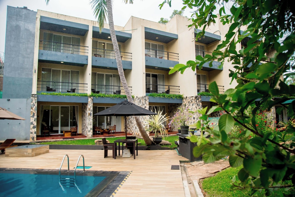 Miridiya Lake Resort 5/52