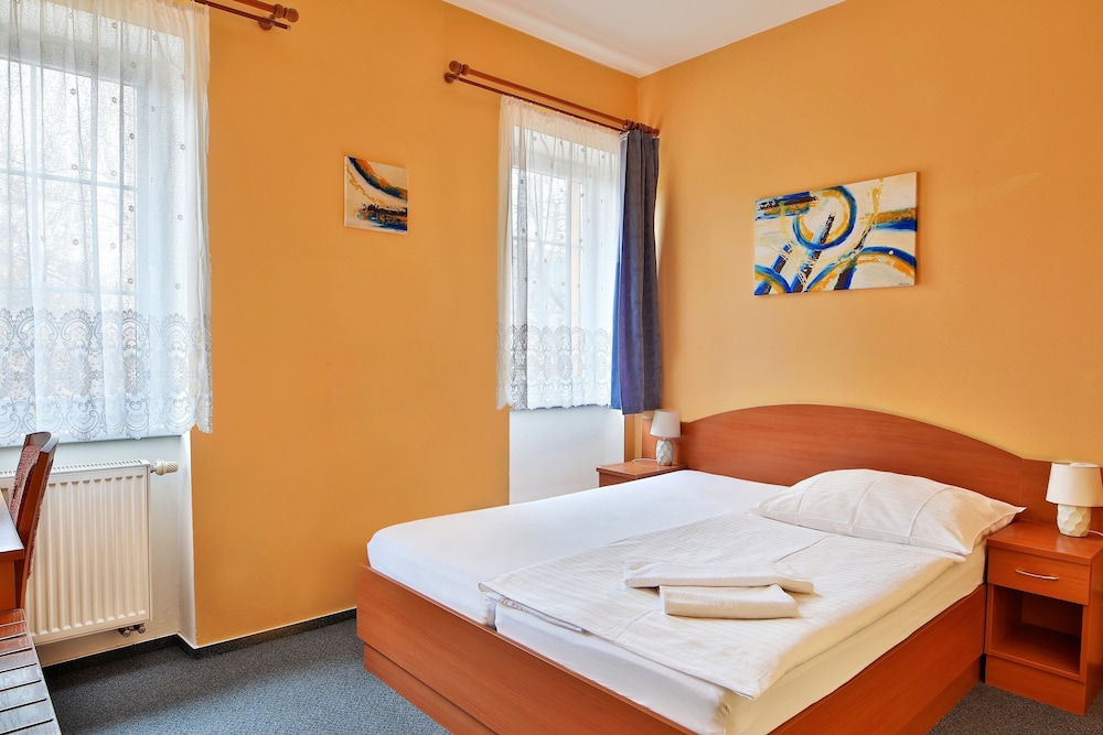 Hotel Attic 14/40