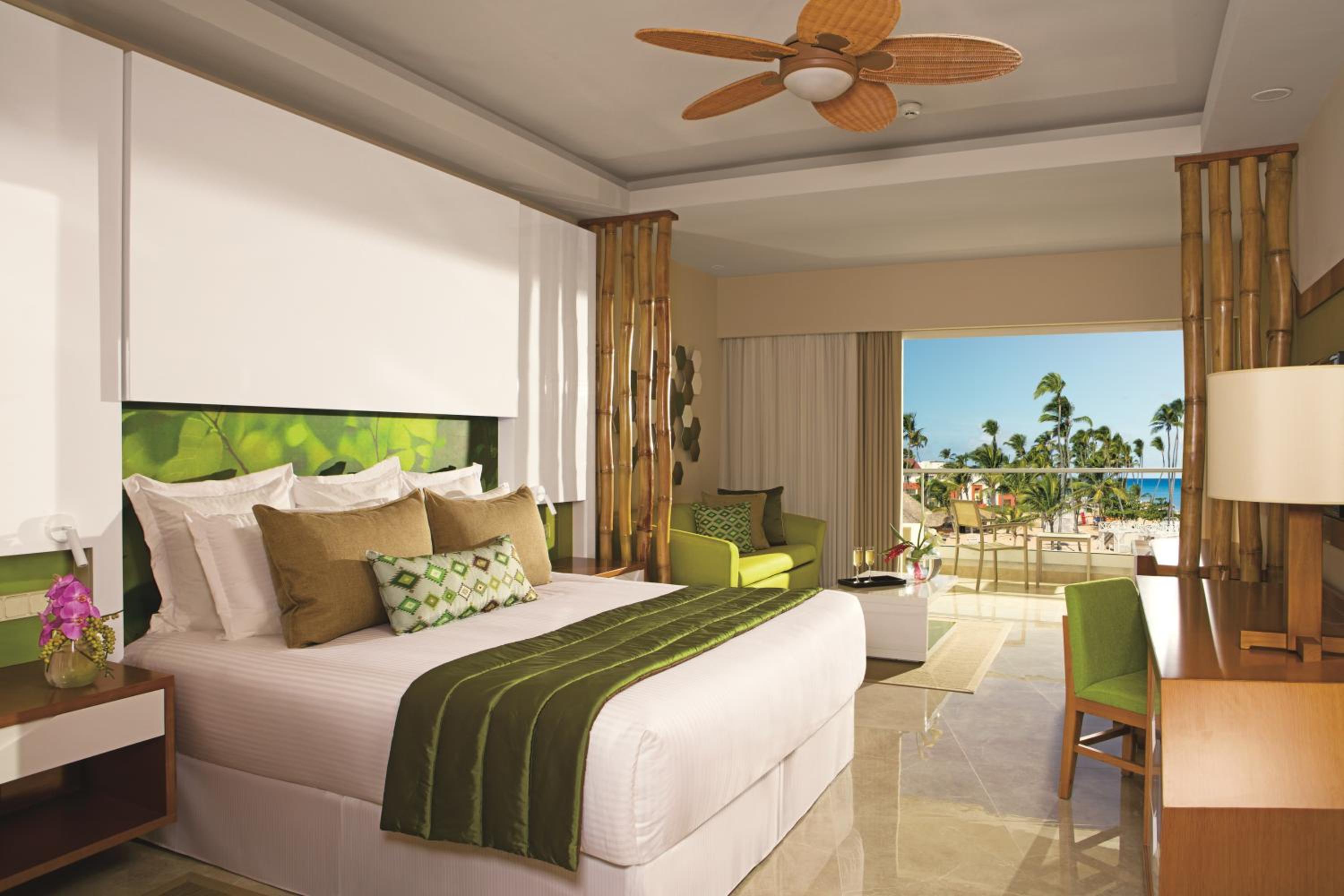Preferred Club, Junior Suite, Partial Ocean View