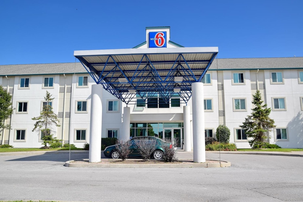Motel6 Whitby ON - Toronto East 35/41