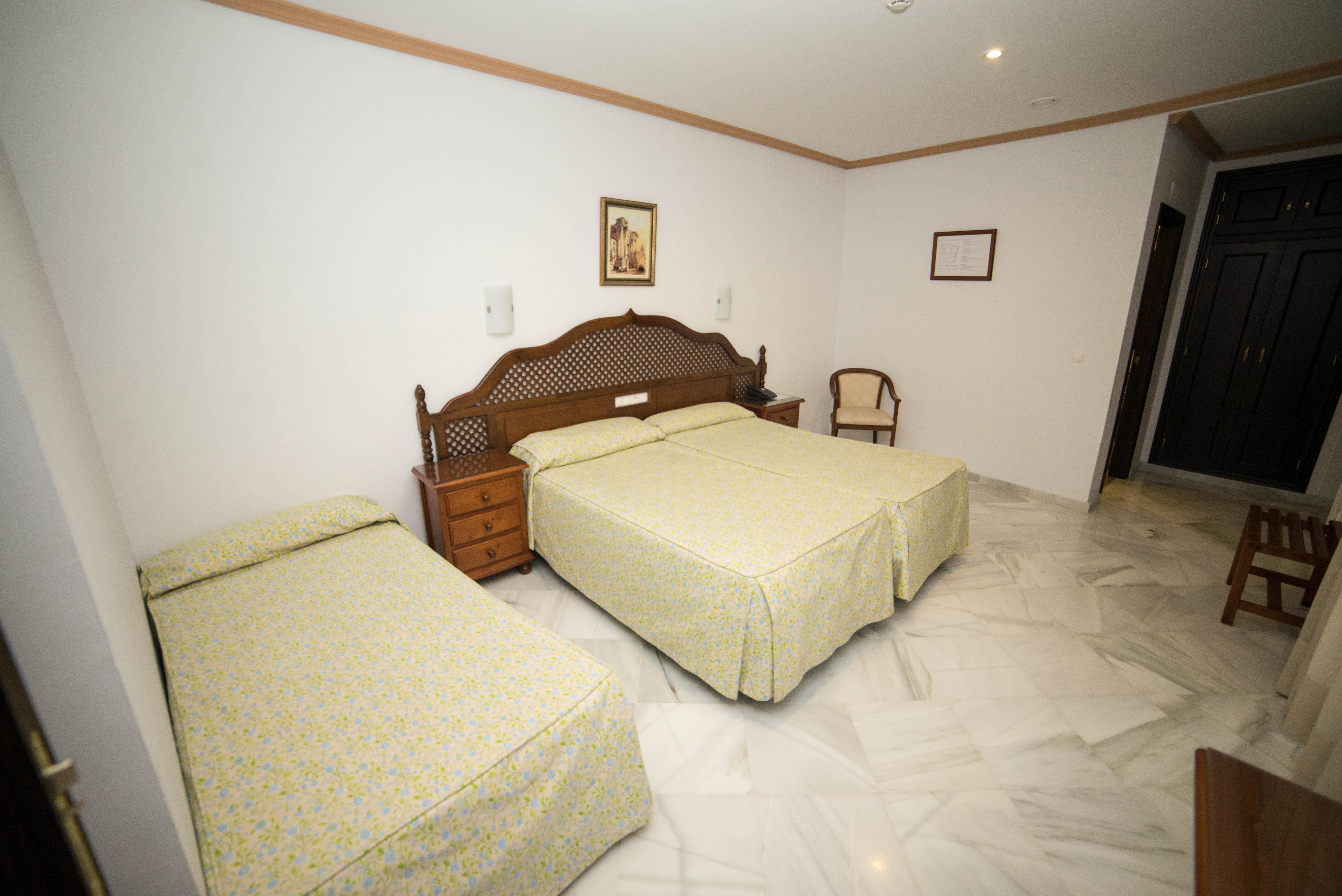 Room, Quadruple