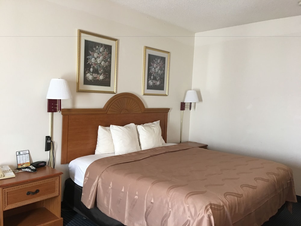 Quality Inn Kalamazoo near Wings Stadium 11/40