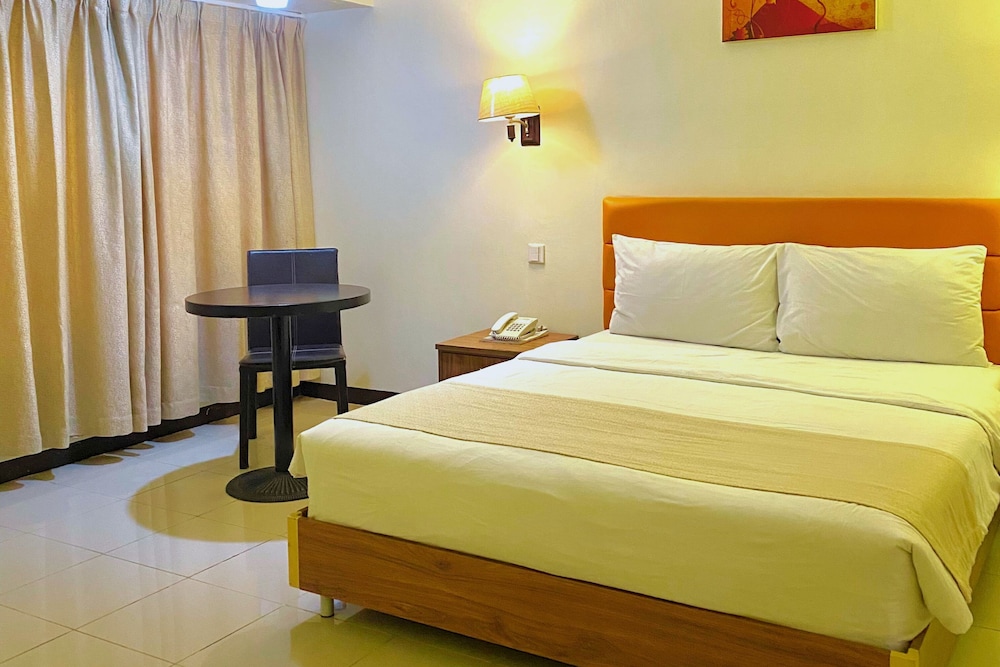 DELUXE, QUEEN BED