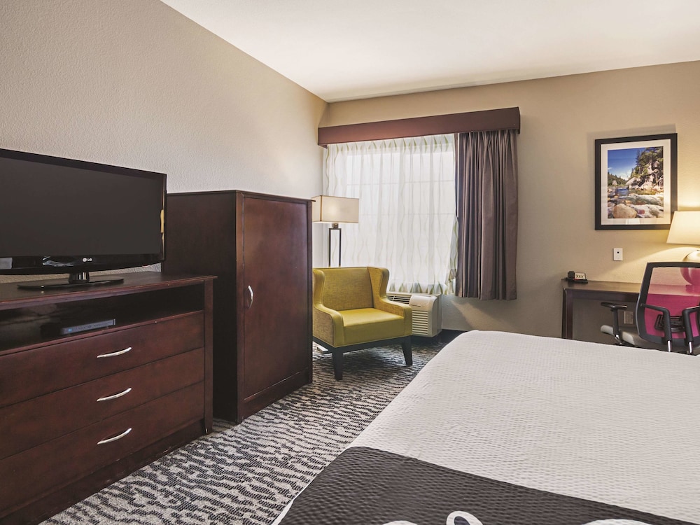 La Quinta Inn & Suites by Wyndham Fresno Northwest 11/44