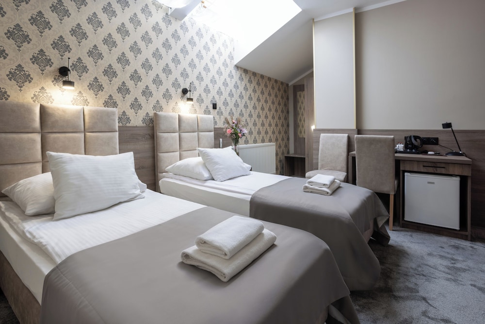 Maksymilian Hotel 22/70