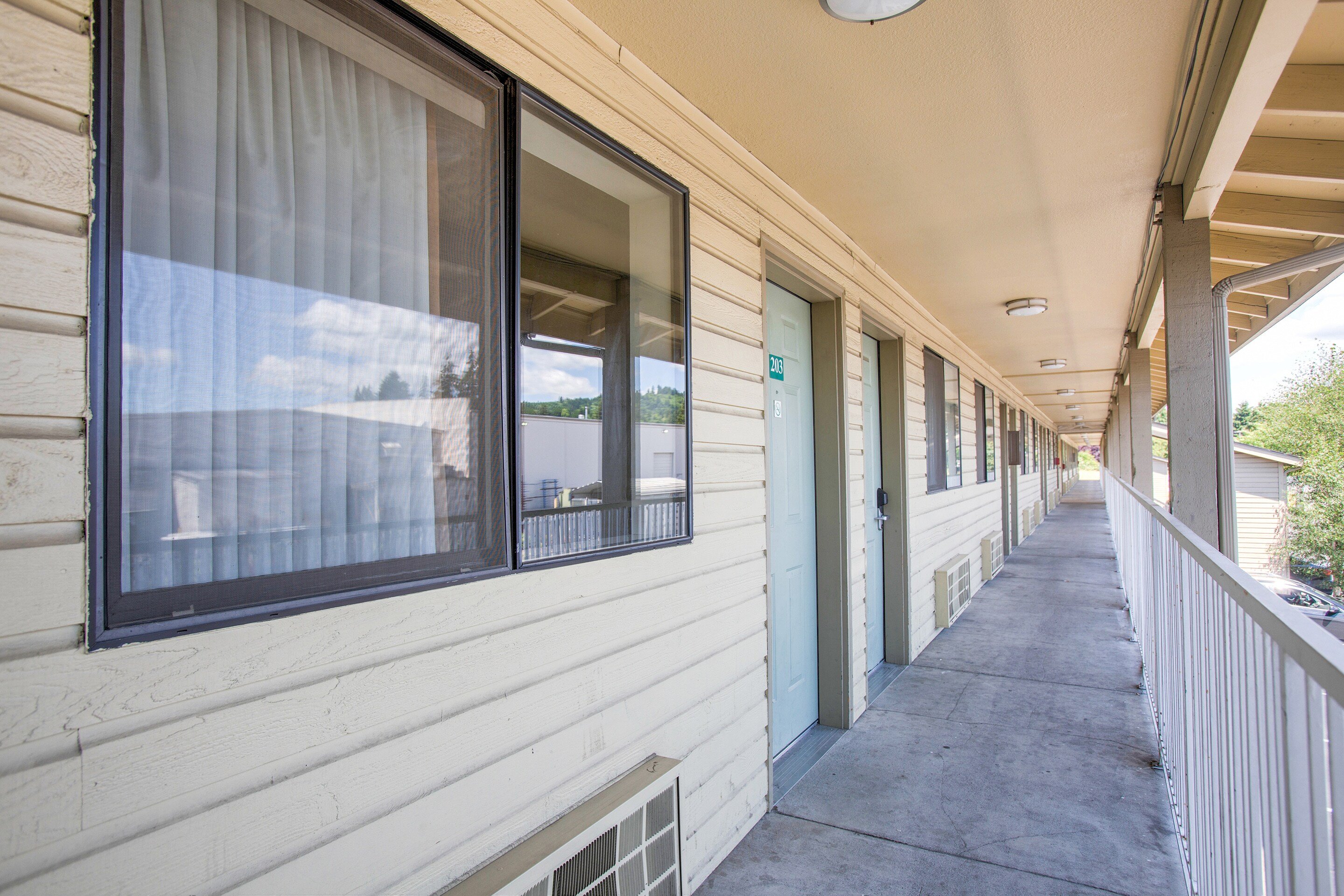 Woodland Hotel and Suites 2/13