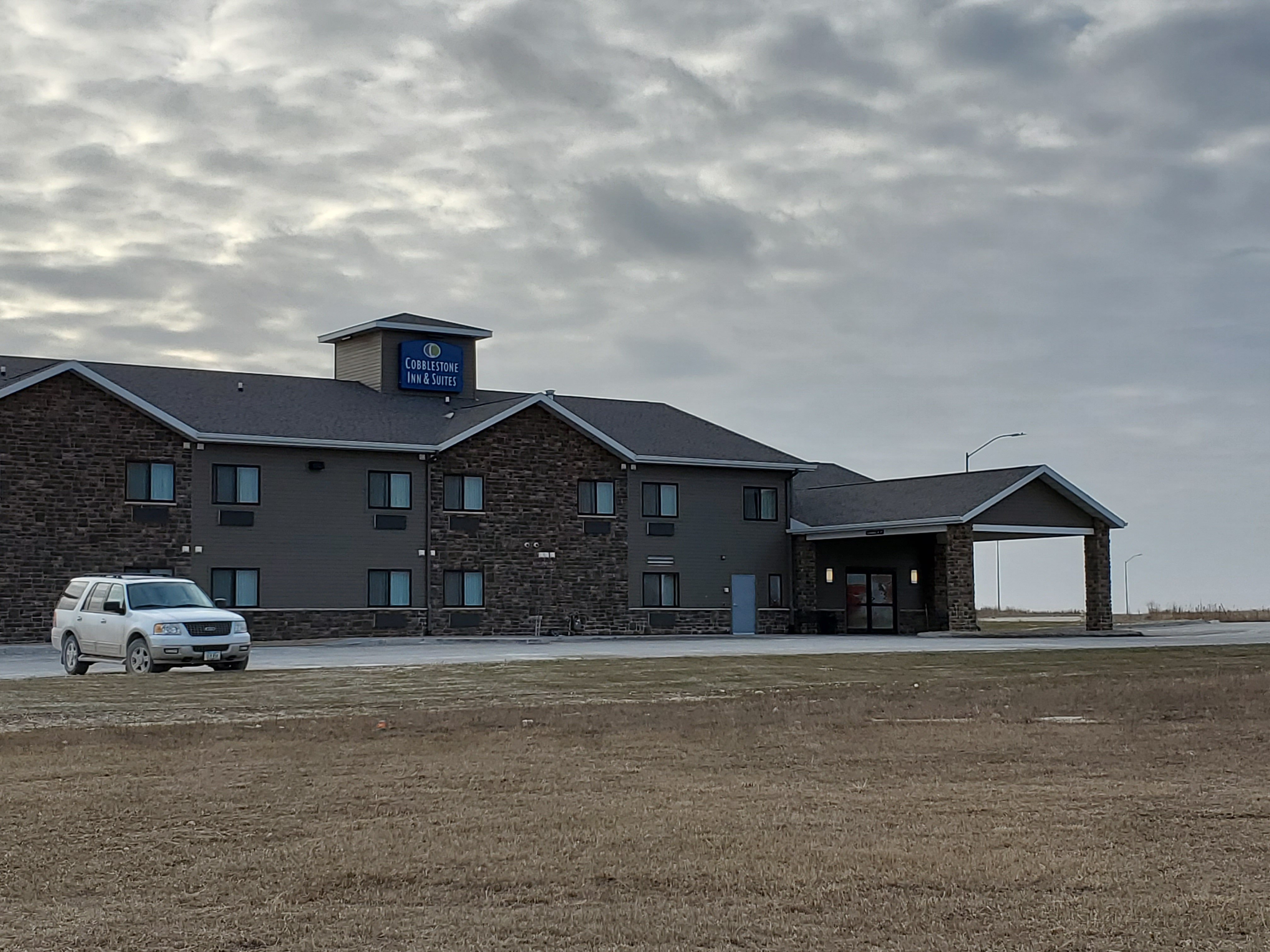 Cobblestone Inn & Suites Manchester 17/17