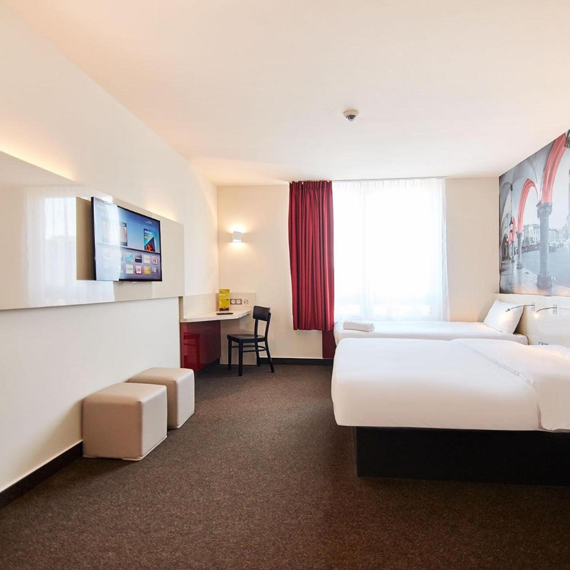 ROOM, TRIPLE