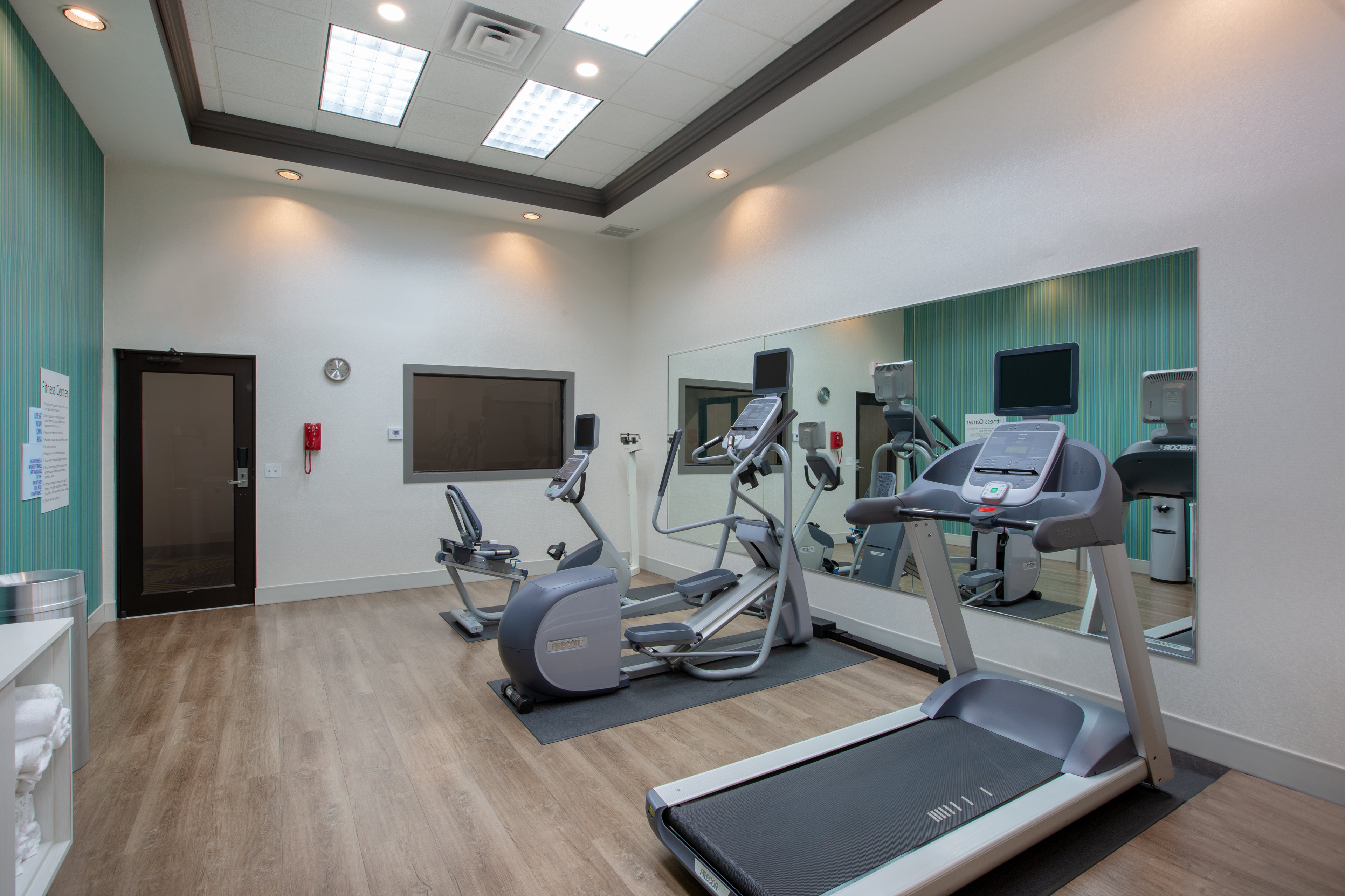 Holiday Inn Express Hotel & Suites Columbus 17/26