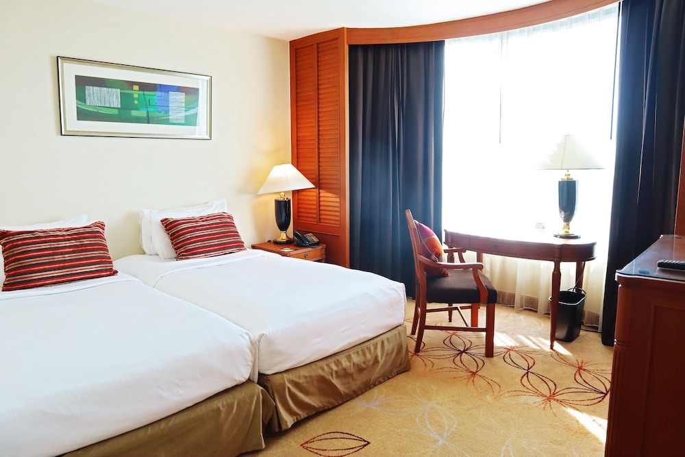 Century Park Hotel 11/48