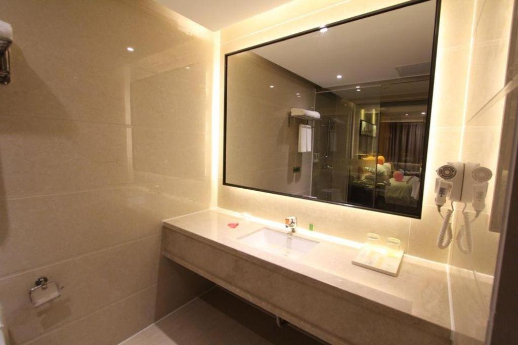 Vienna International Hotel (Foshan Flower World) 51/51