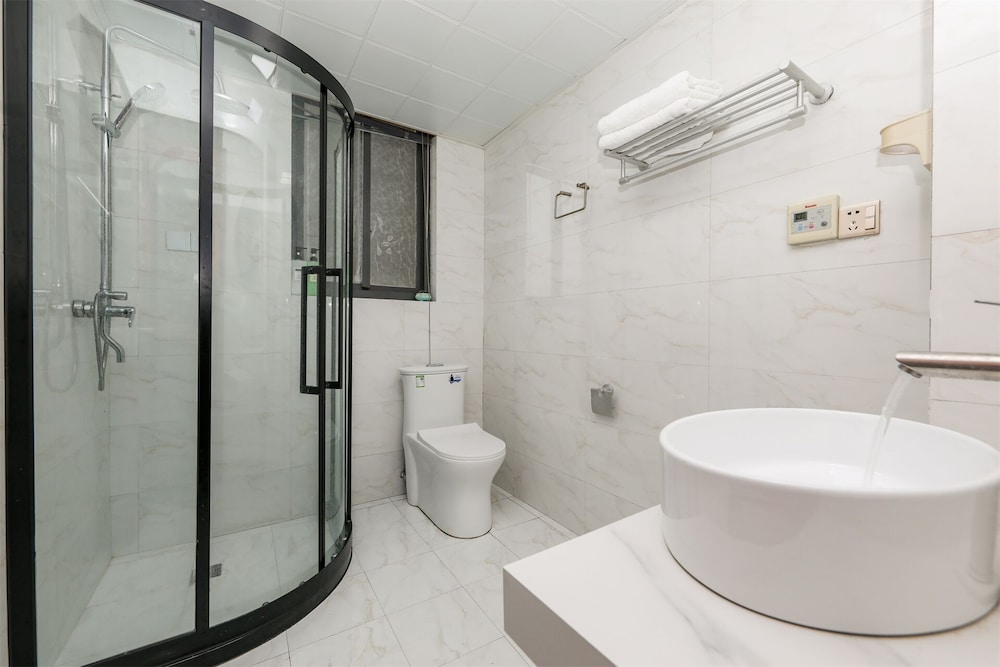Baihong Riverview Drone Show Apartment 50/50