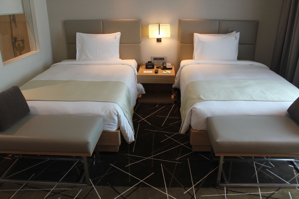 HOLIDAY INN CHENNAI OMR IT EXPRESSWAY 15/76