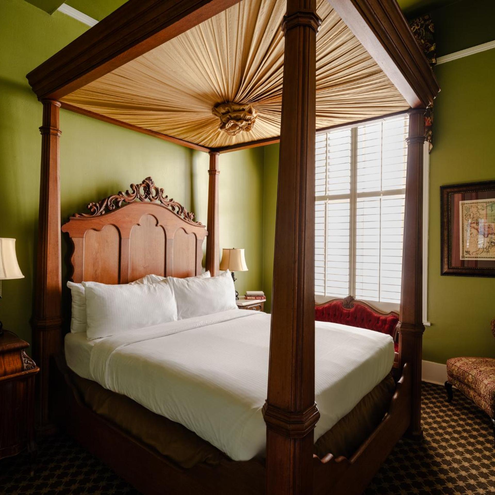 Suite, King Bed, Balcony