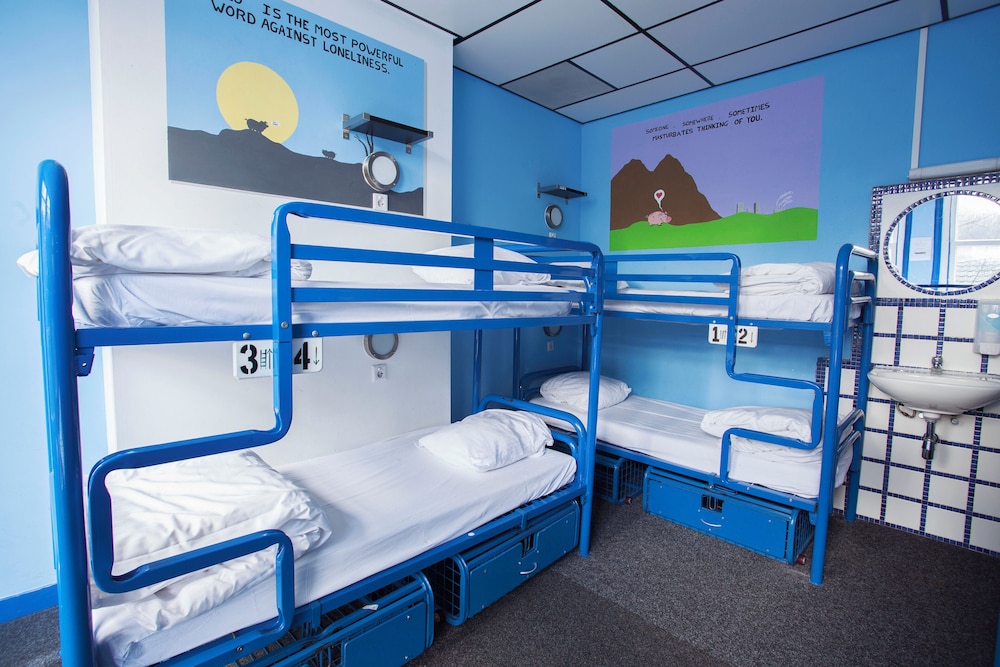 PRIVATE, 6 BEDS, SHARED BATHROOM