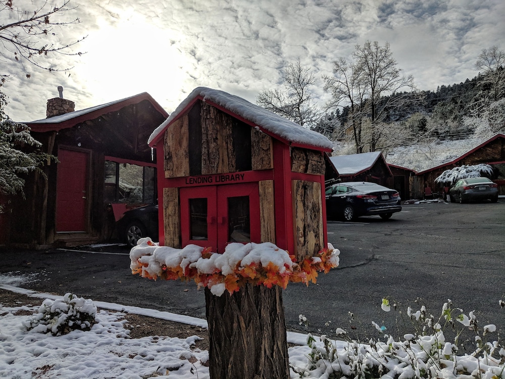 Foot of the Mountain Motel 5/71